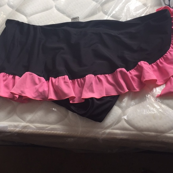 Bathing suit - Picture 2 of 3